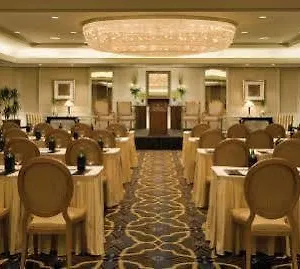 فندق Four Seasons At Kingdom Center